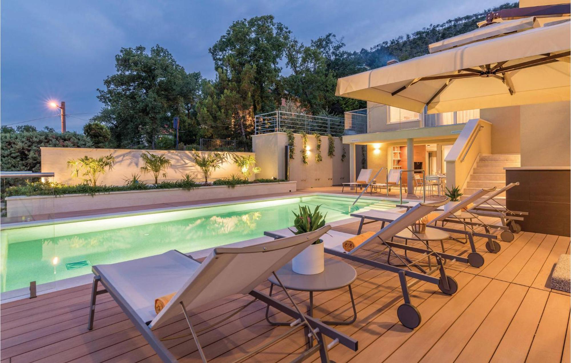 Nice Apartment In Plomin With Jacuzzi Εξωτερικό φωτογραφία
