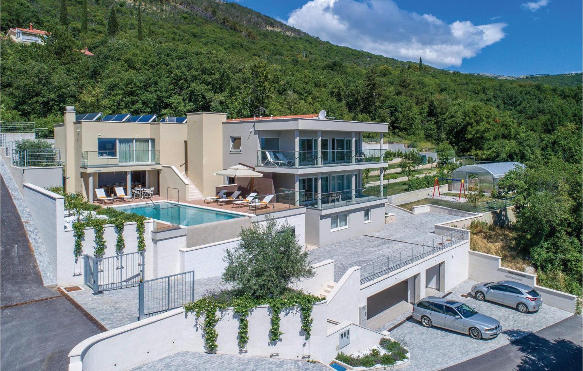 Nice Apartment In Plomin With Jacuzzi Εξωτερικό φωτογραφία