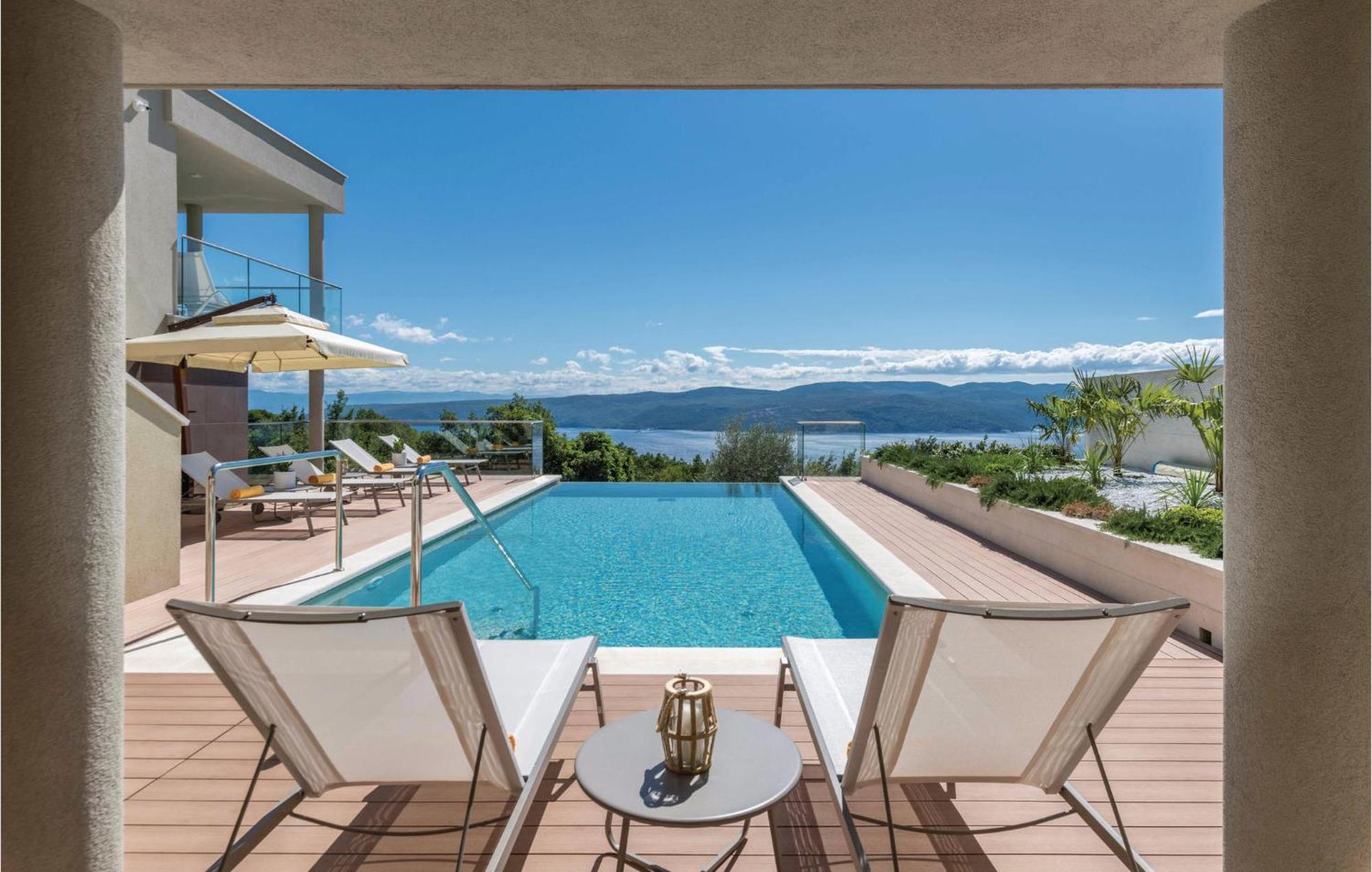Nice Apartment In Plomin With Jacuzzi Εξωτερικό φωτογραφία