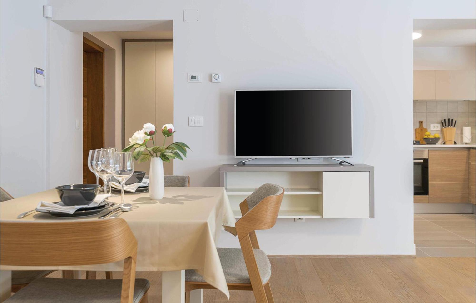 Nice Apartment In Plomin With Jacuzzi Εξωτερικό φωτογραφία