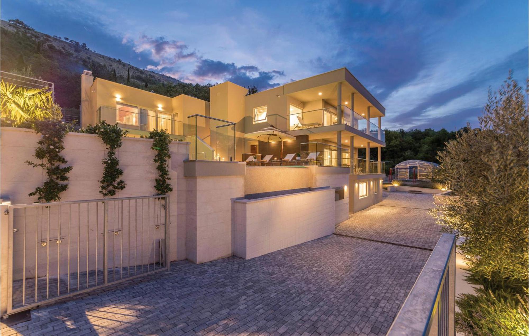 Nice Apartment In Plomin With Jacuzzi Εξωτερικό φωτογραφία