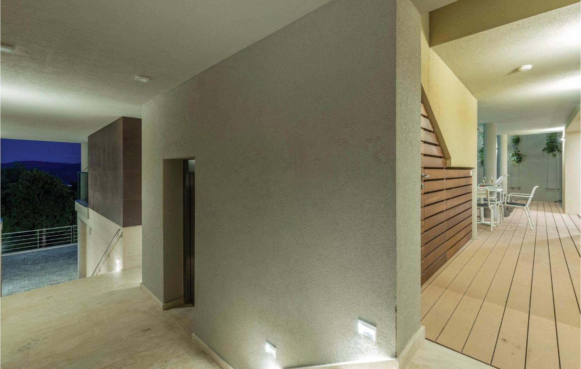 Nice Apartment In Plomin With Jacuzzi Εξωτερικό φωτογραφία