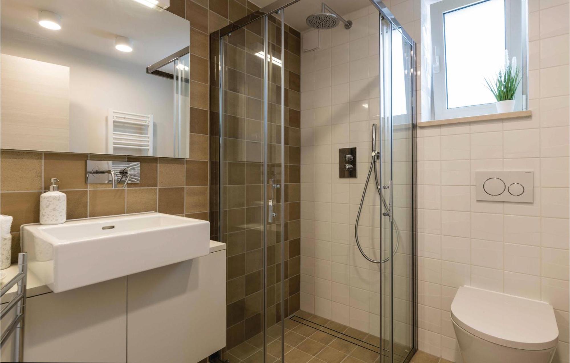 Nice Apartment In Plomin With Jacuzzi Εξωτερικό φωτογραφία