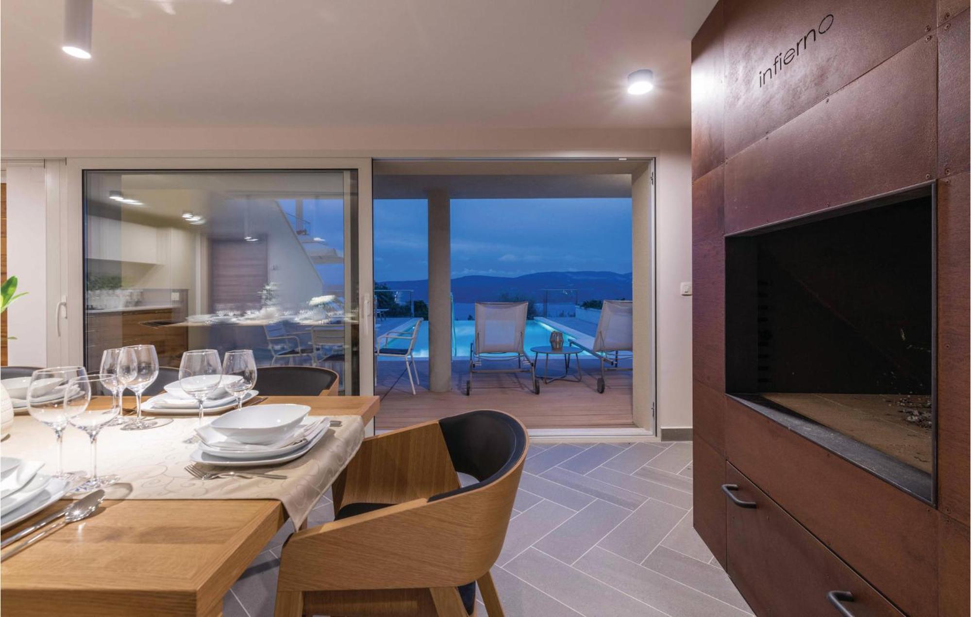 Nice Apartment In Plomin With Jacuzzi Εξωτερικό φωτογραφία