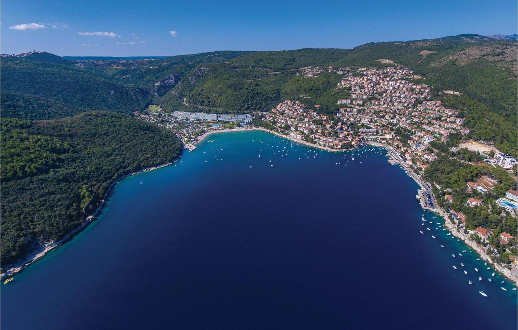 Nice Apartment In Plomin With Jacuzzi Εξωτερικό φωτογραφία