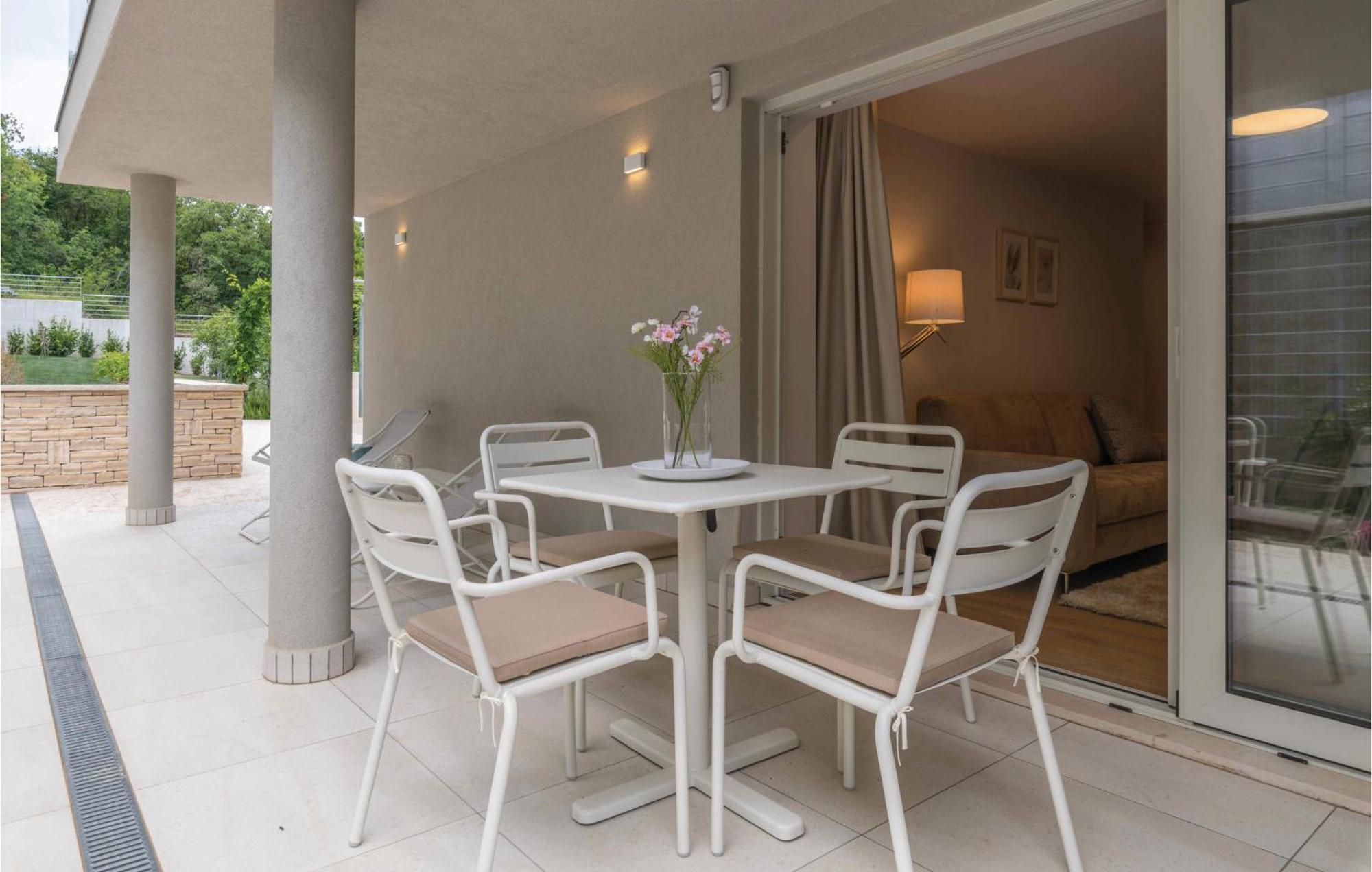Nice Apartment In Plomin With Jacuzzi Εξωτερικό φωτογραφία