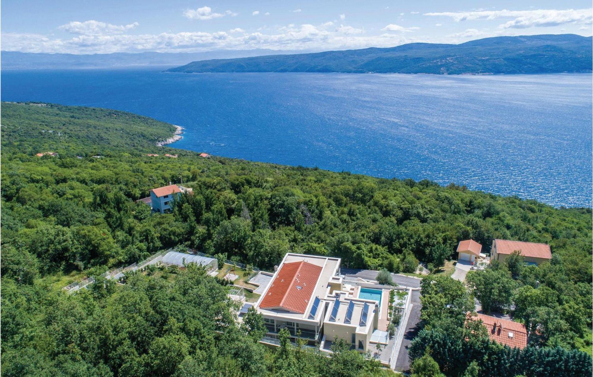 Nice Apartment In Plomin With Jacuzzi Εξωτερικό φωτογραφία